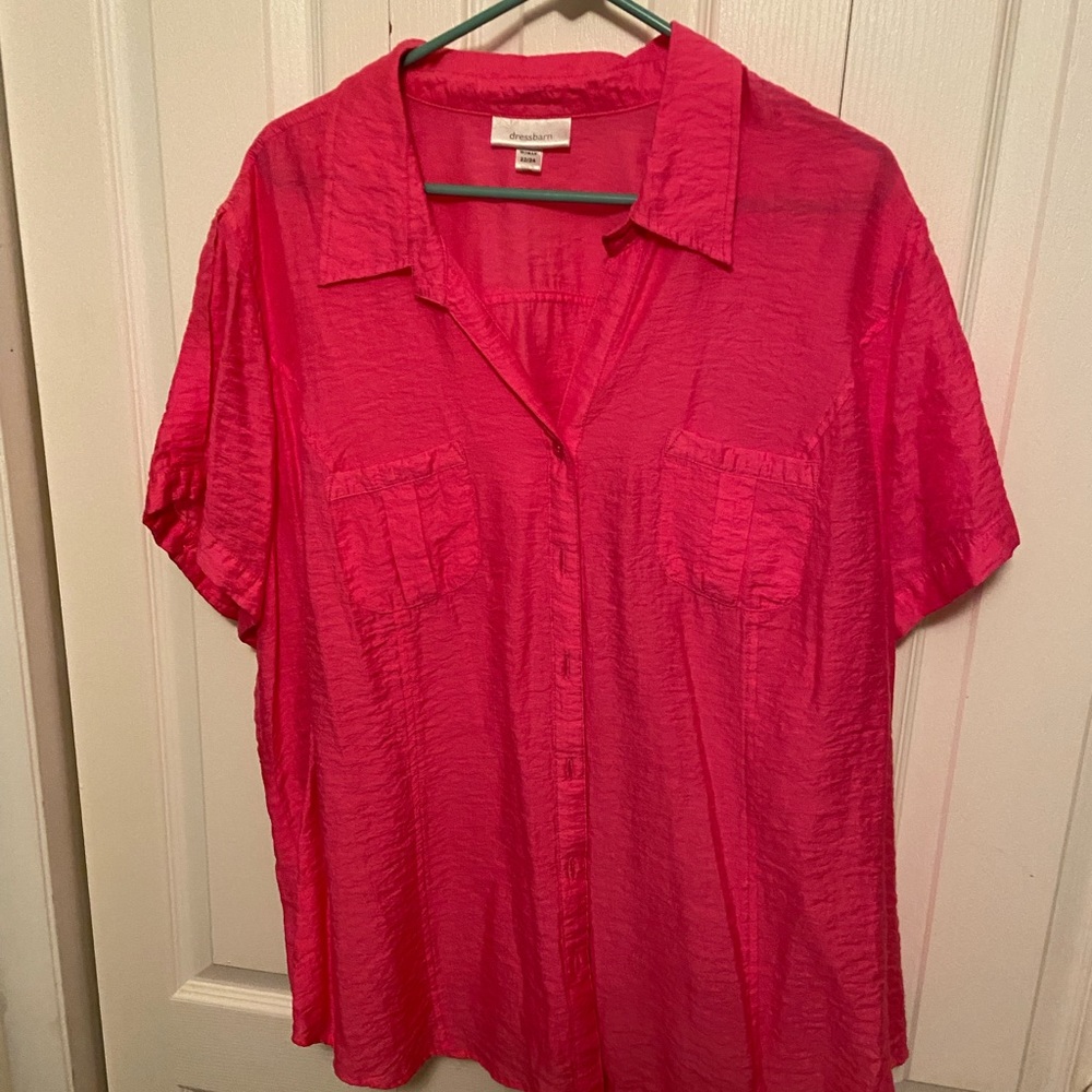 Lightweight Bright Pink Blouse. Looks great with any type bottom. Get it now! 😁